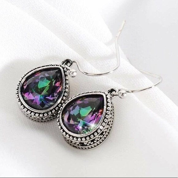 RESTOCKED: Antique women’s cute dangle water drop earrings - Picture 3 of 5